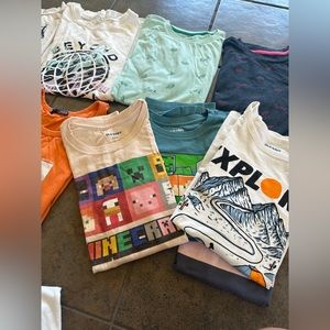 Bundle of boy T-shirts🎉🎉🎊🎊🎊🎁🎁🎁